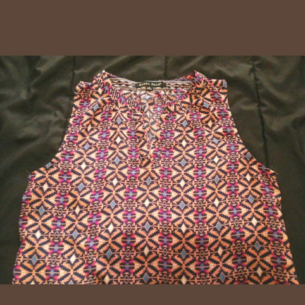 Colorful Aztec print top - Picture 2 of 3